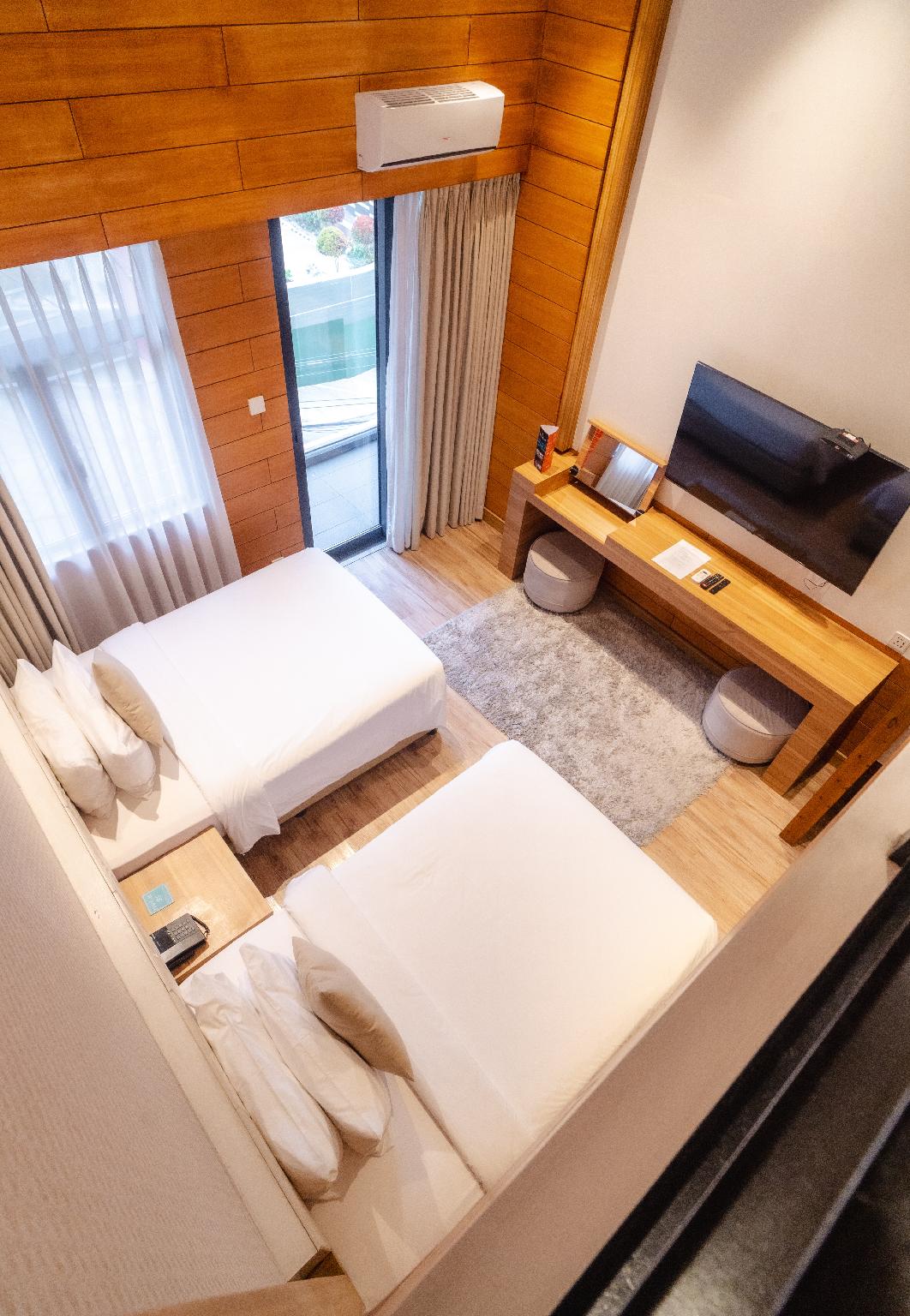 White, The Orchard Hotel Baguio 2/2