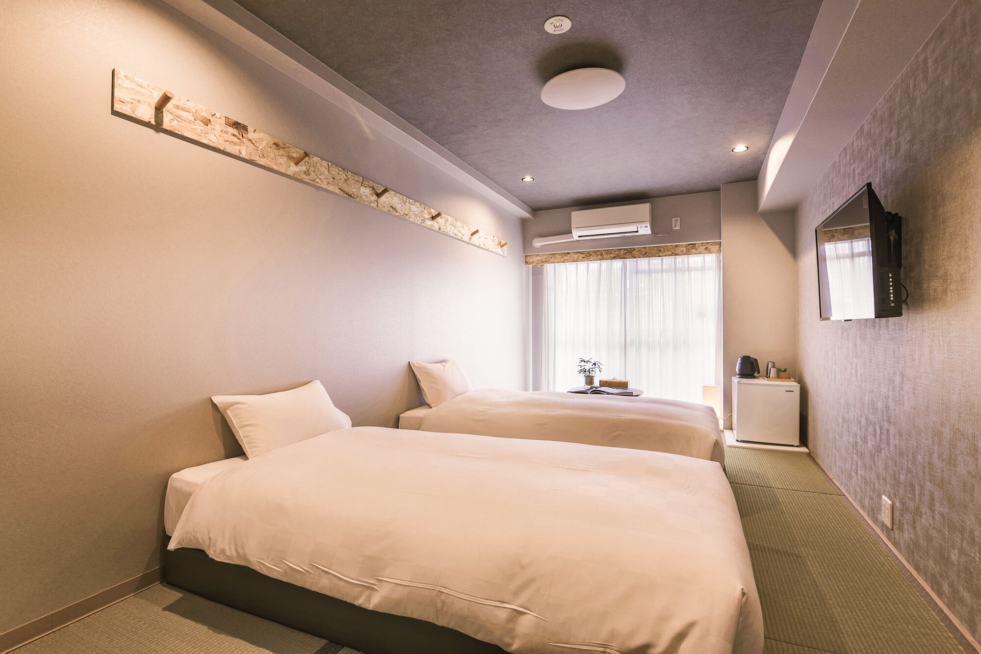 ESSENTIAL, JAPANESE, TRIPLE, TWIN BEDS