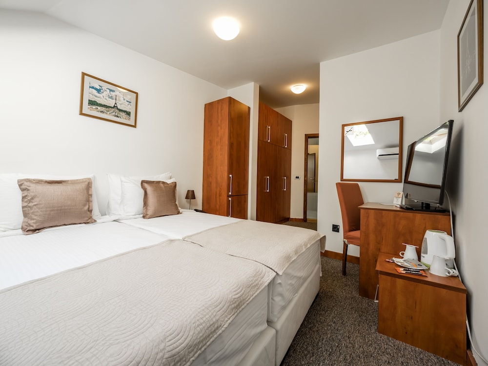 Le Petit Piaf Hotel 12/56