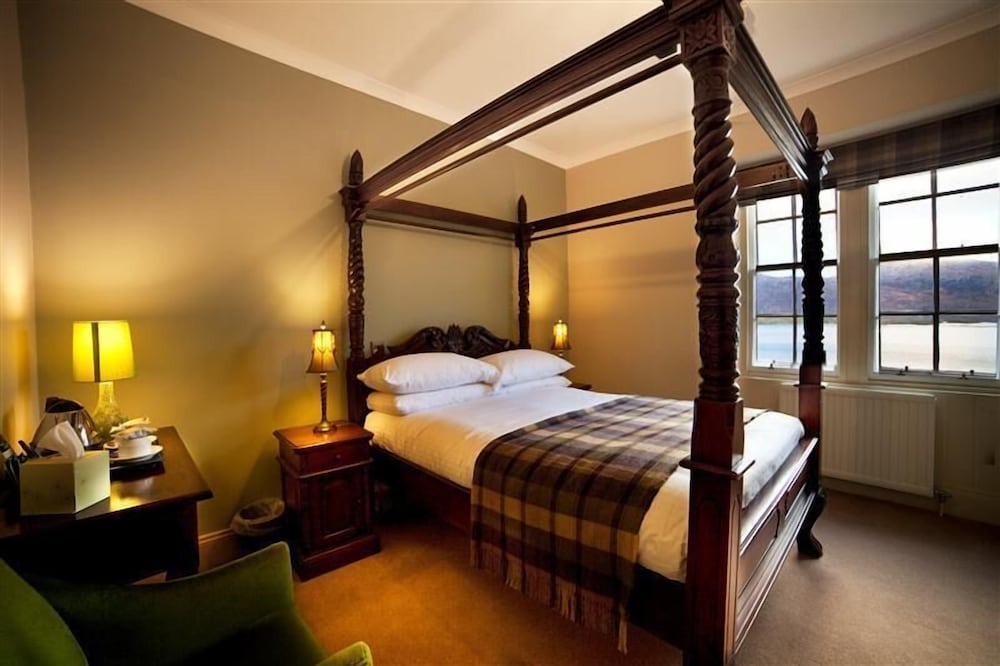 Loch Maree Hotel 14/29