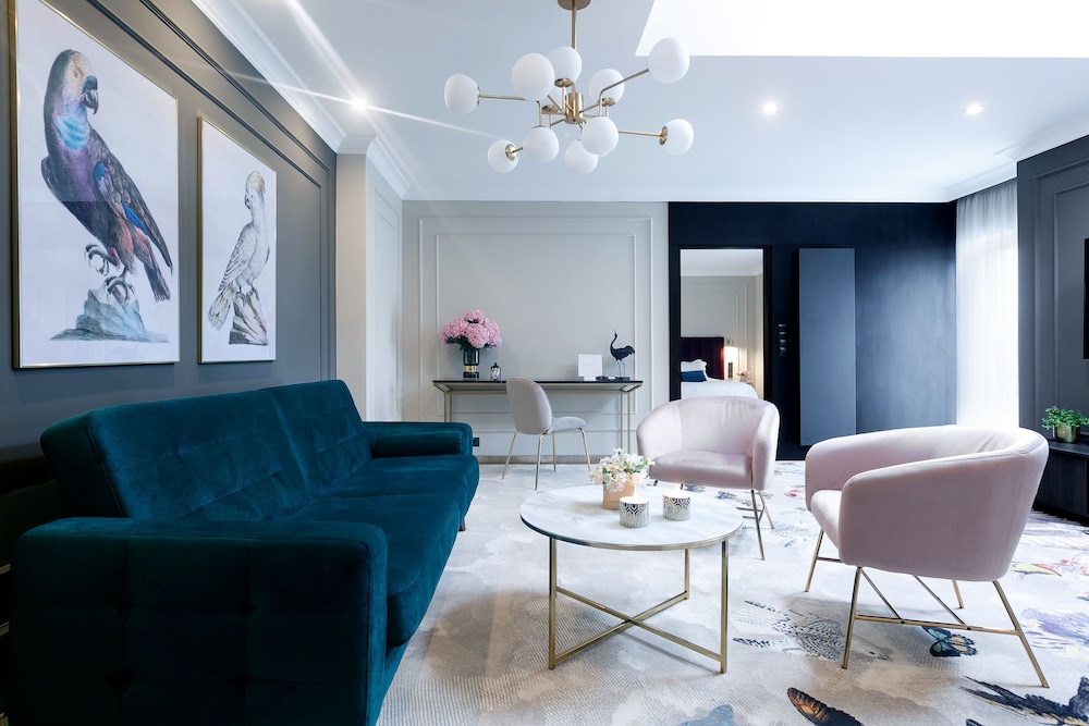 QUEEN BOUTIQUE HOTEL 41/62