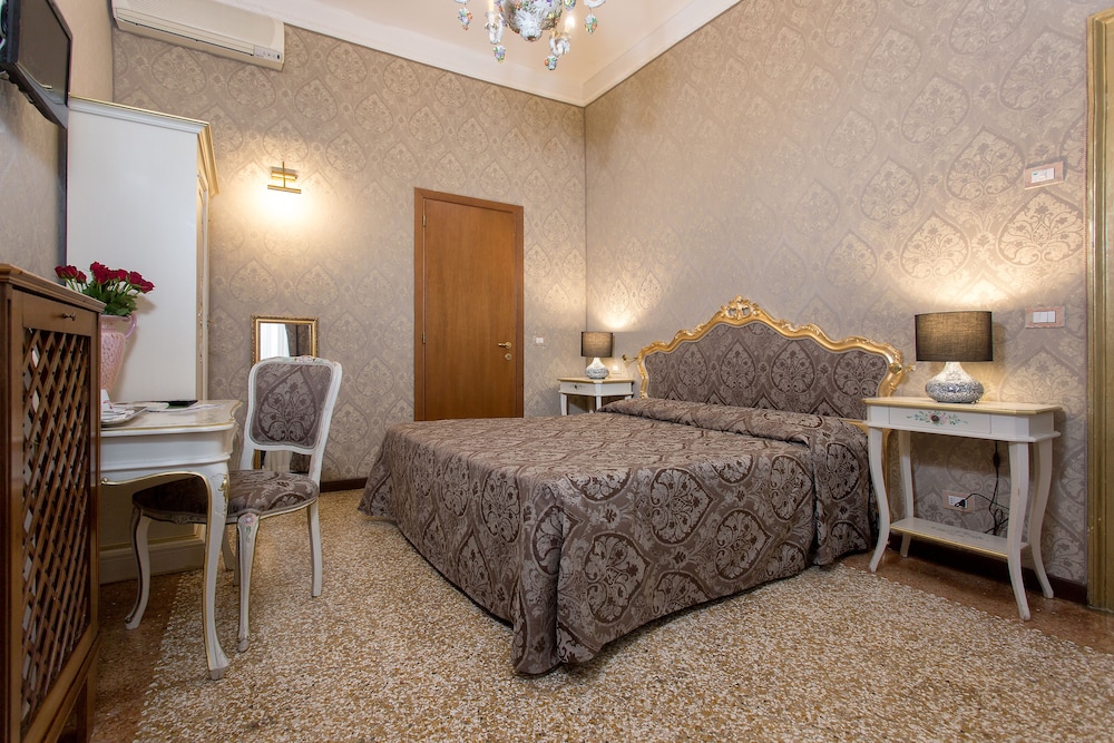 Junior Suite, Private Bathroom