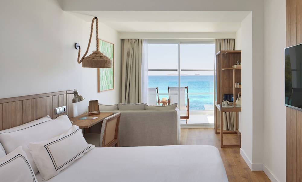 The Level, King Bed, Sea View