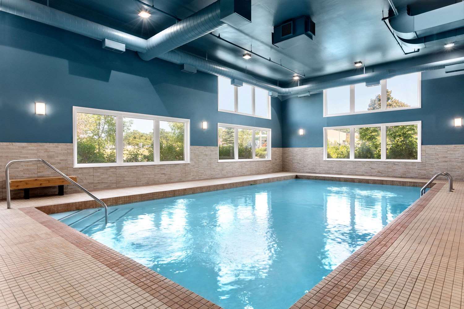 Super 8 by Wyndham Ajax/Toronto On 26/47