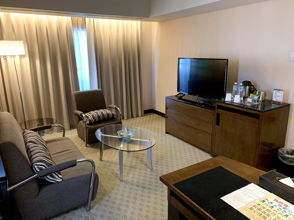 Evergreen Plaza Tainan 44/64