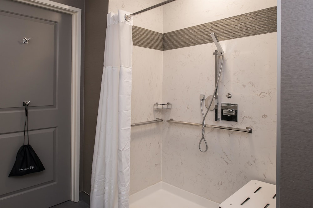 Best Western Plus Temecula Wine Country Hotel & Suites 14/34