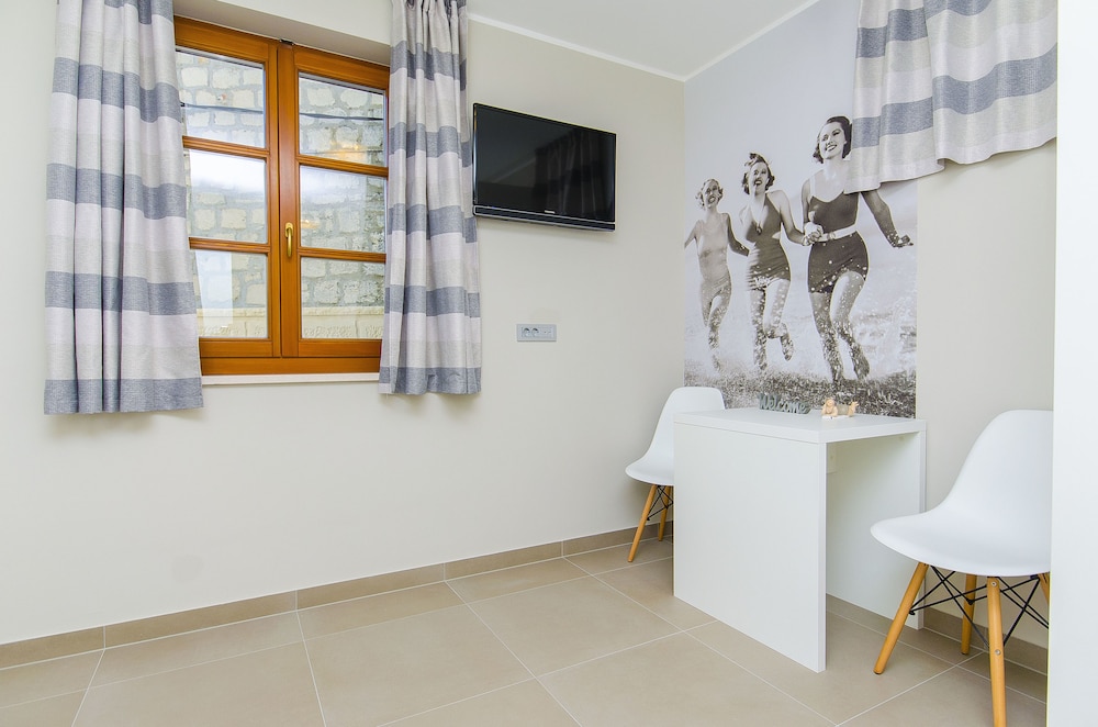 Hostel Dvor 19/44