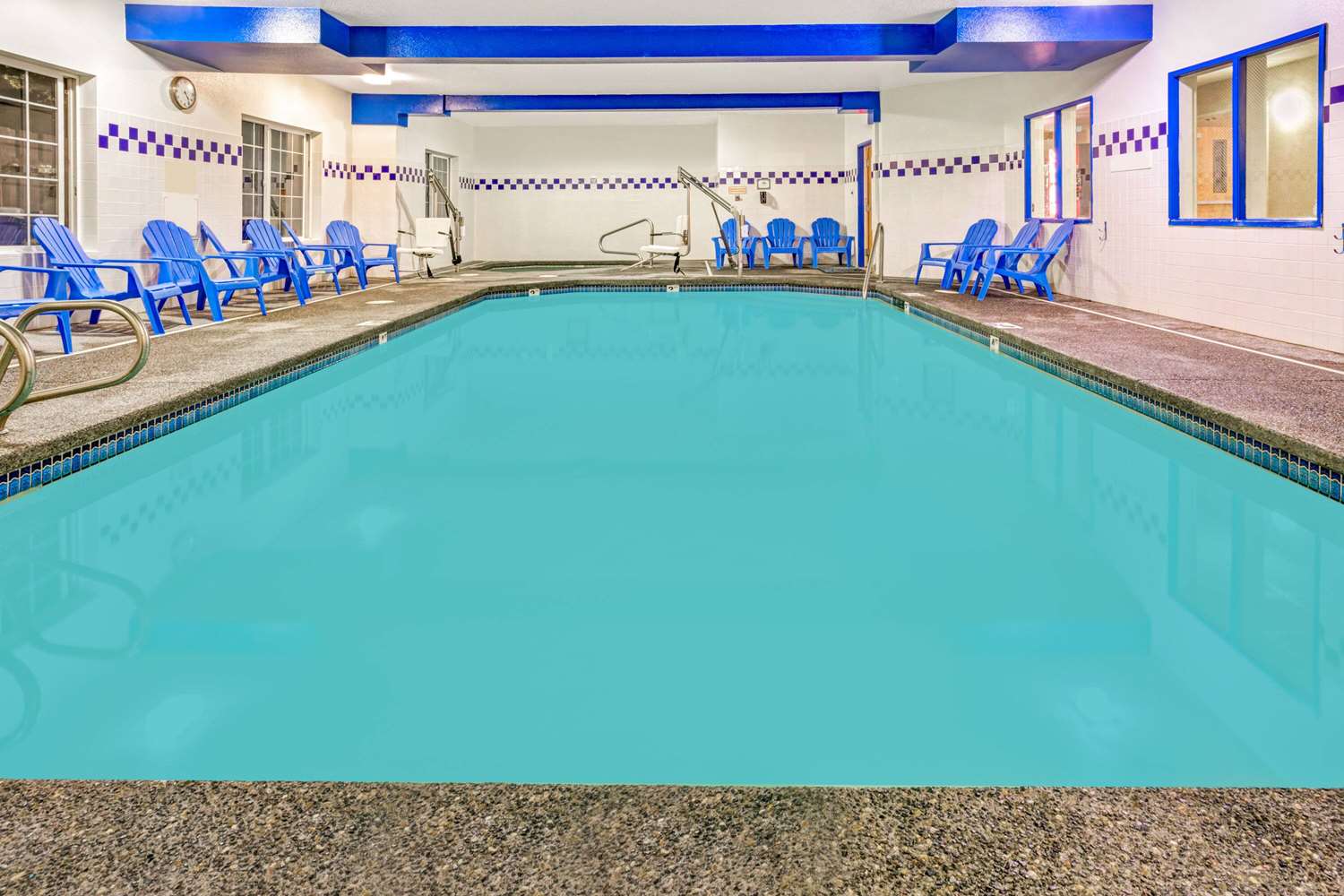 Days Inn & Suites by Wyndham Gresham 15/26
