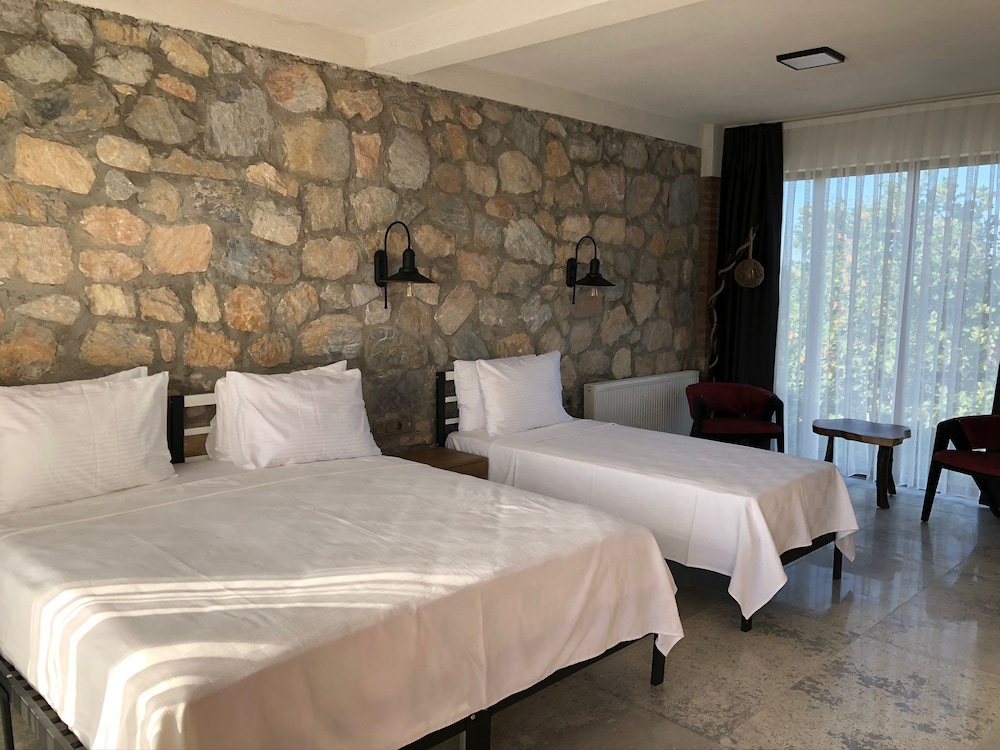 Hotel Rezve 5/25