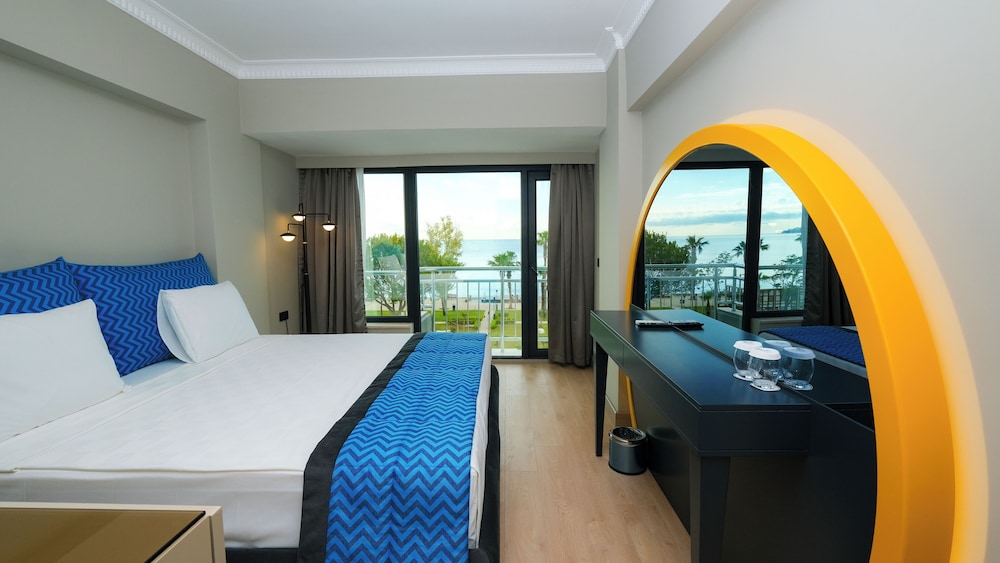 ROOM, DOUBLE OR TWIN BED, SEA VIEW