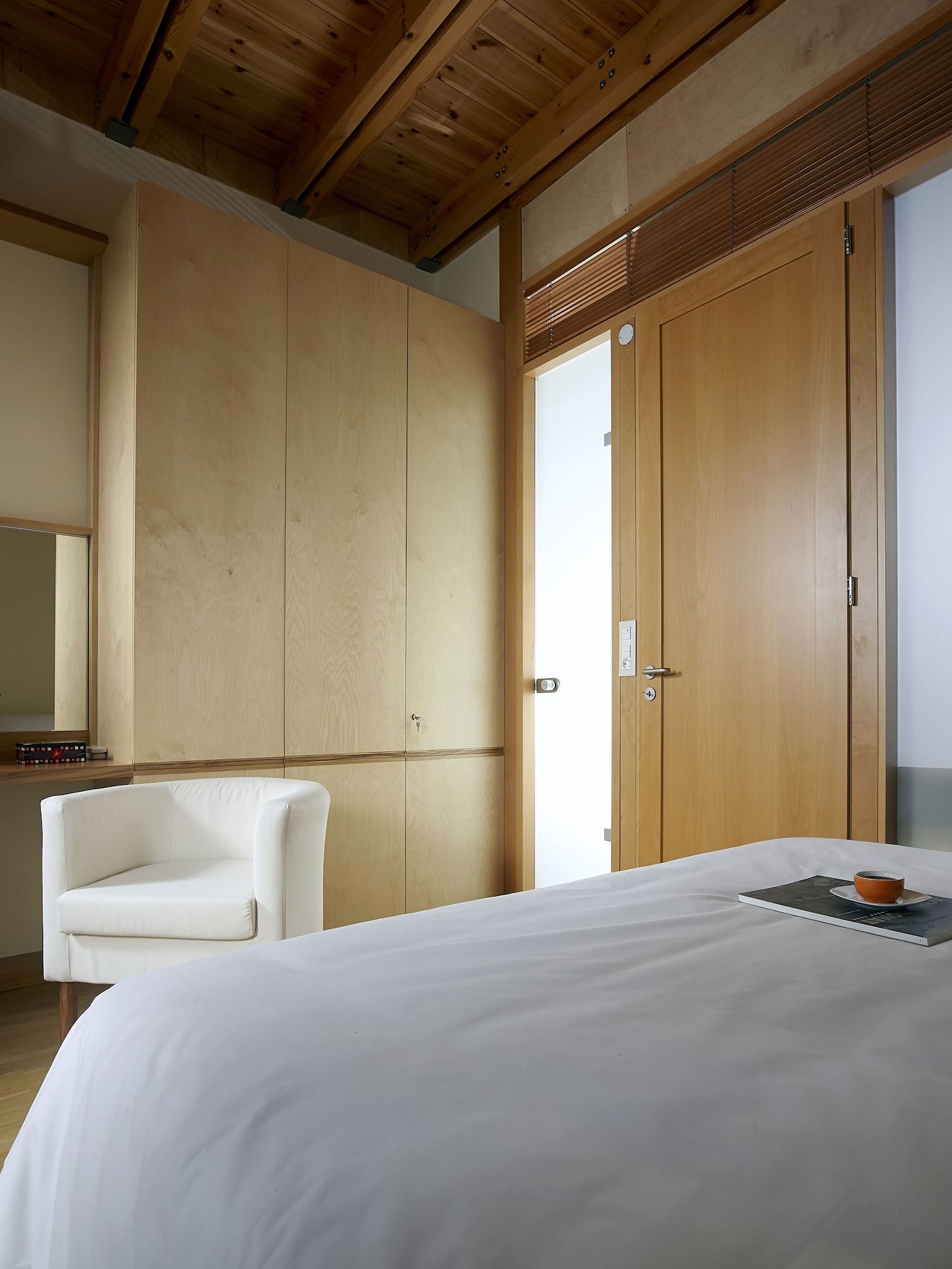 3 BEDROOMS, LUXURY, HOUSE, CITY VIEW, 2 BATHROOMS