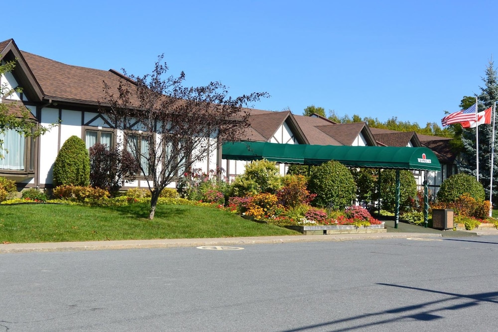 Mcintosh Country Inn & Conference Centre 65/69