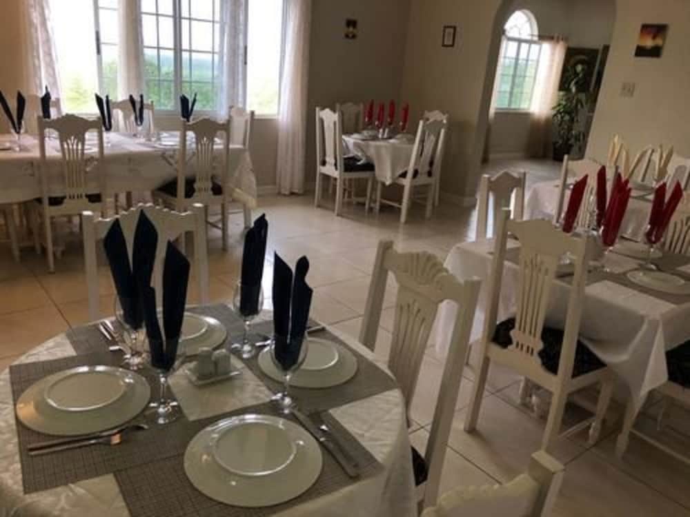 Retreat Guesthouse Luxury Suites 35/50
