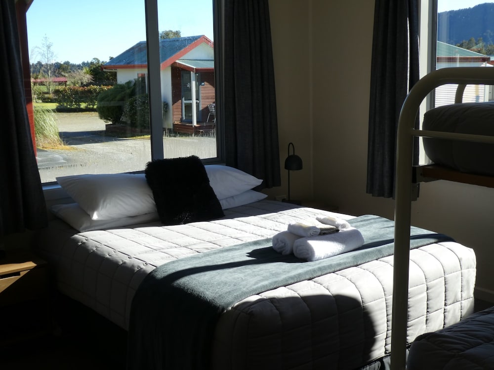 Franz Josef Top 10 Holiday Park 28/75