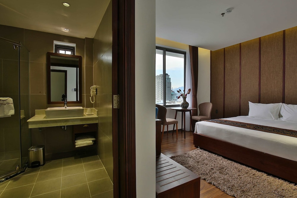 Dong Duong Hotel & Suites 50/50