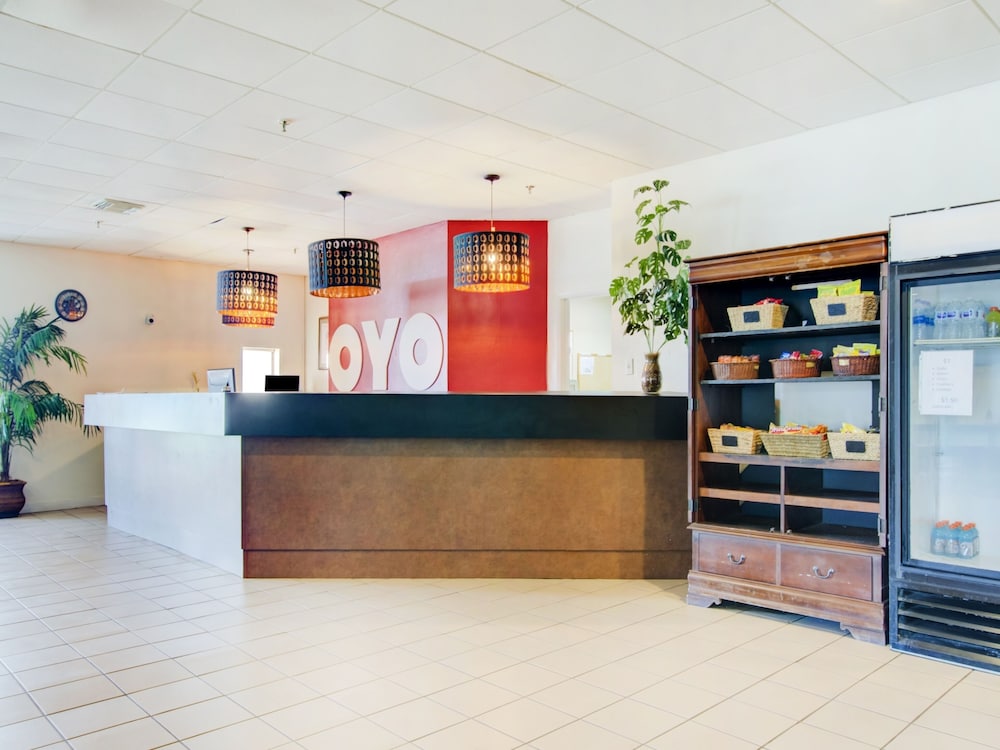 Lobby at OYO Hotel Dundee By Crystal Lake, Dundee - FL