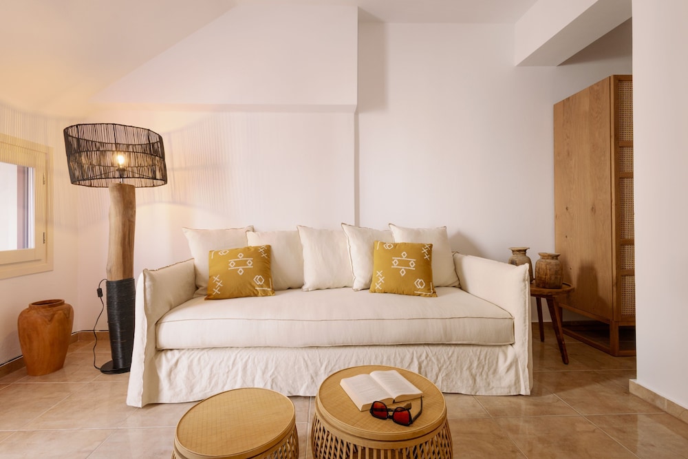 Ariadne Hotel 20/74