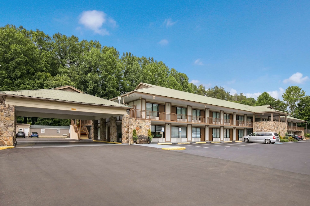 Quality Inn & Suites Mt. Chalet 29/36