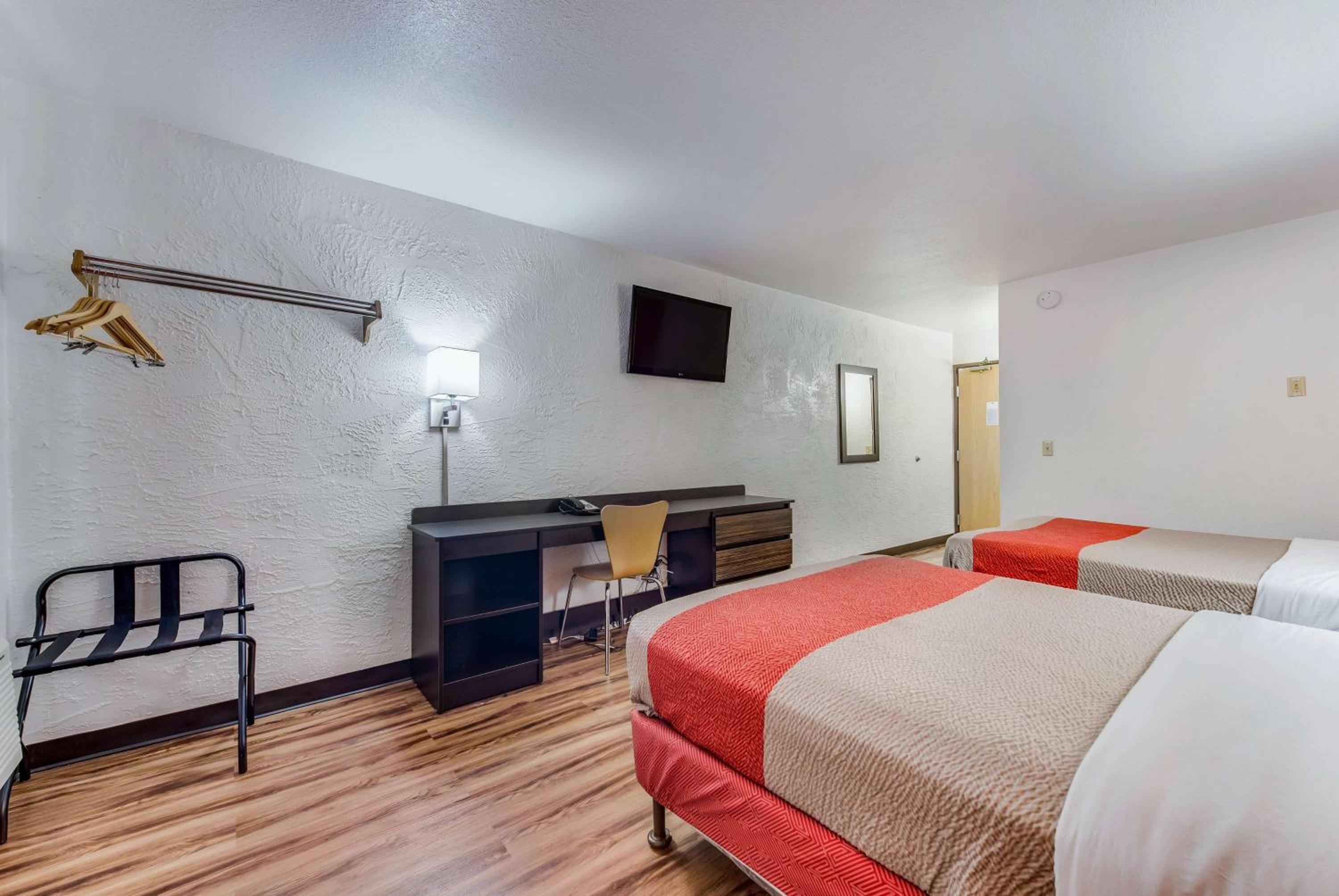 2 Full Beds - Smoking