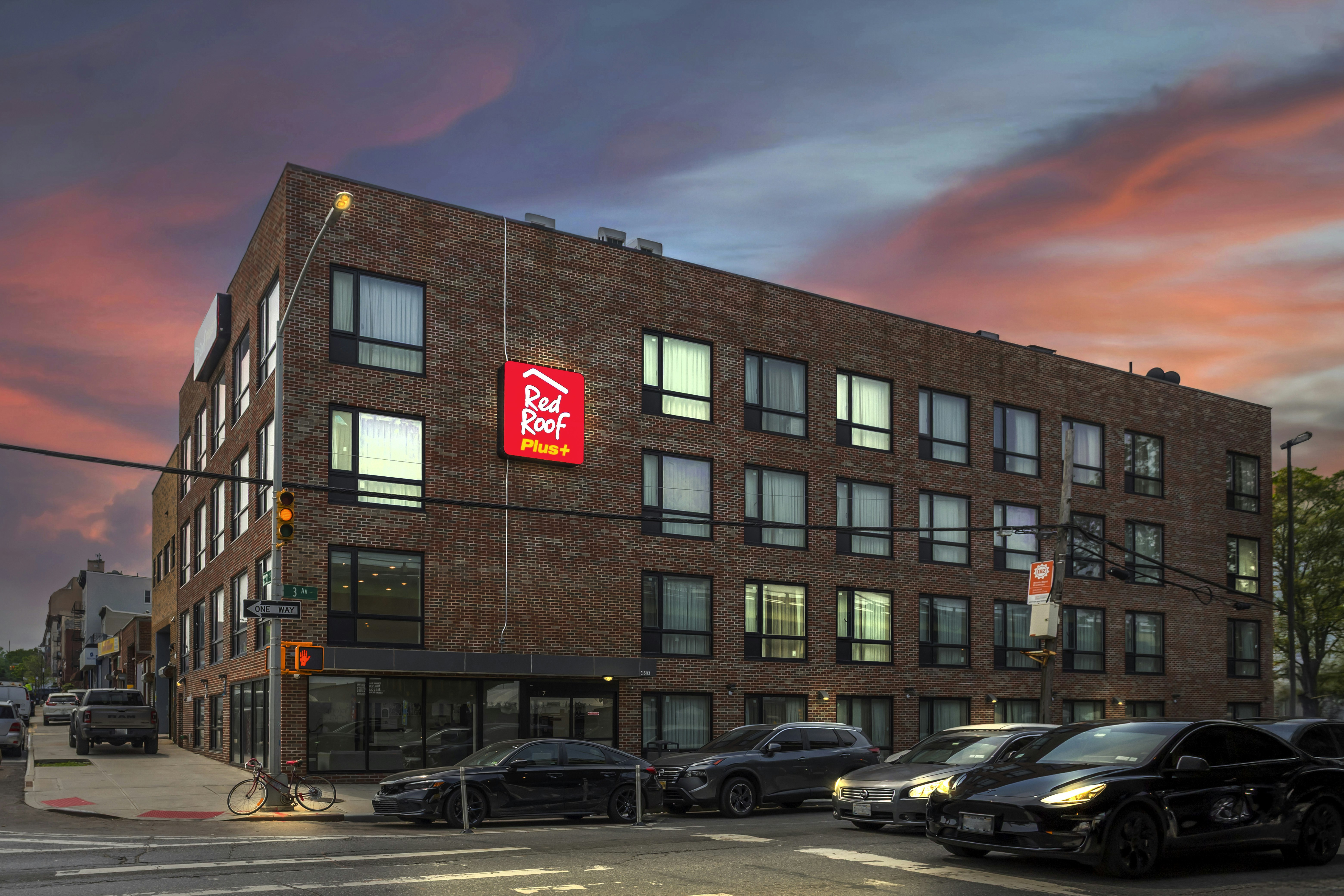 Red Roof PLUS Brooklyn - 3rd Ave 2/20