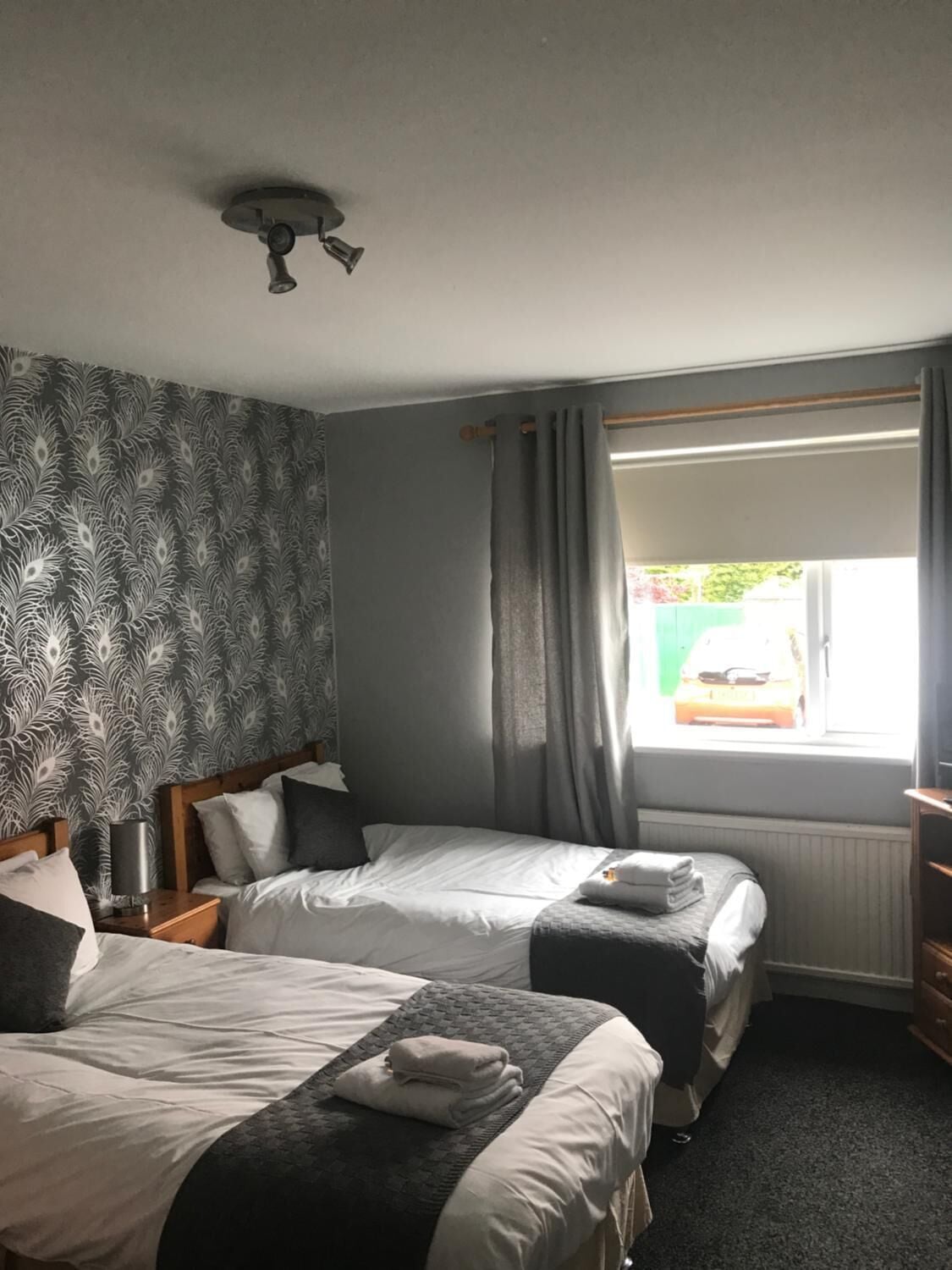 ROOM, TWIN BEDS, PRIVATE BATHROOM