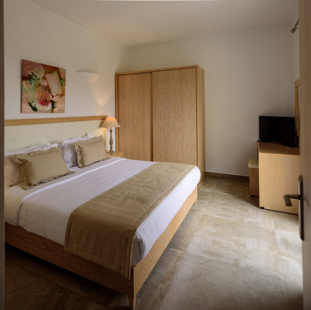 Family Suite, Jetted Tub