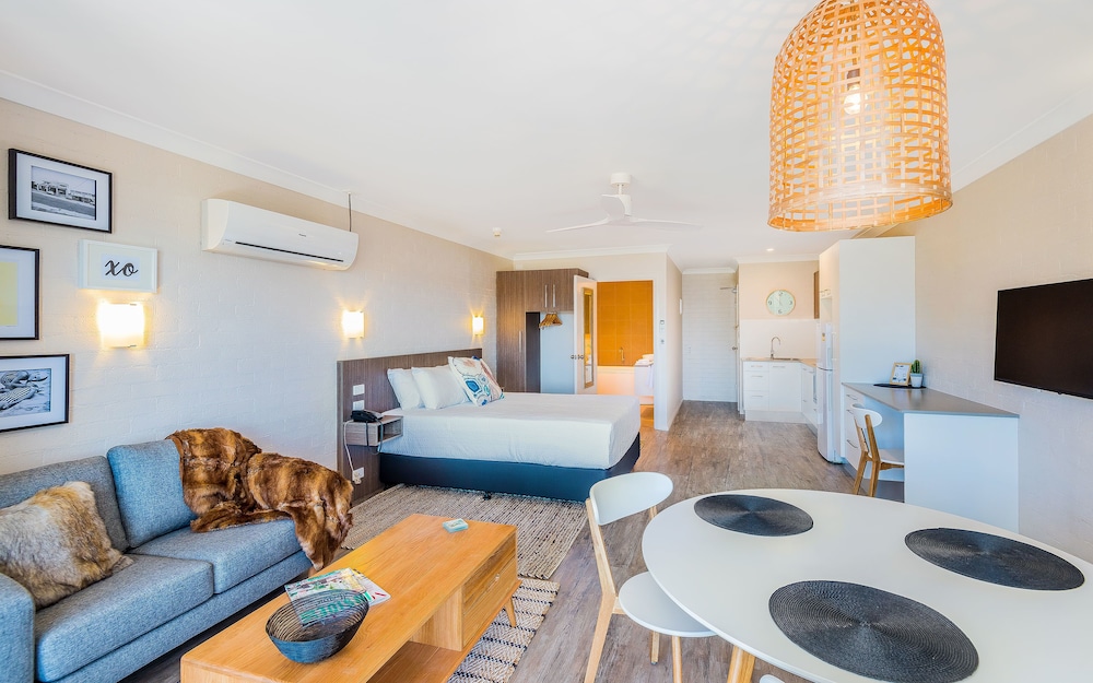 Moby Dick Waterfront Resort Motel 48/67