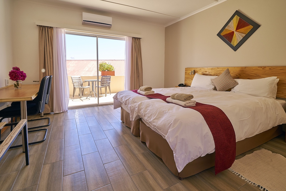 Hotel Uhland 23/75