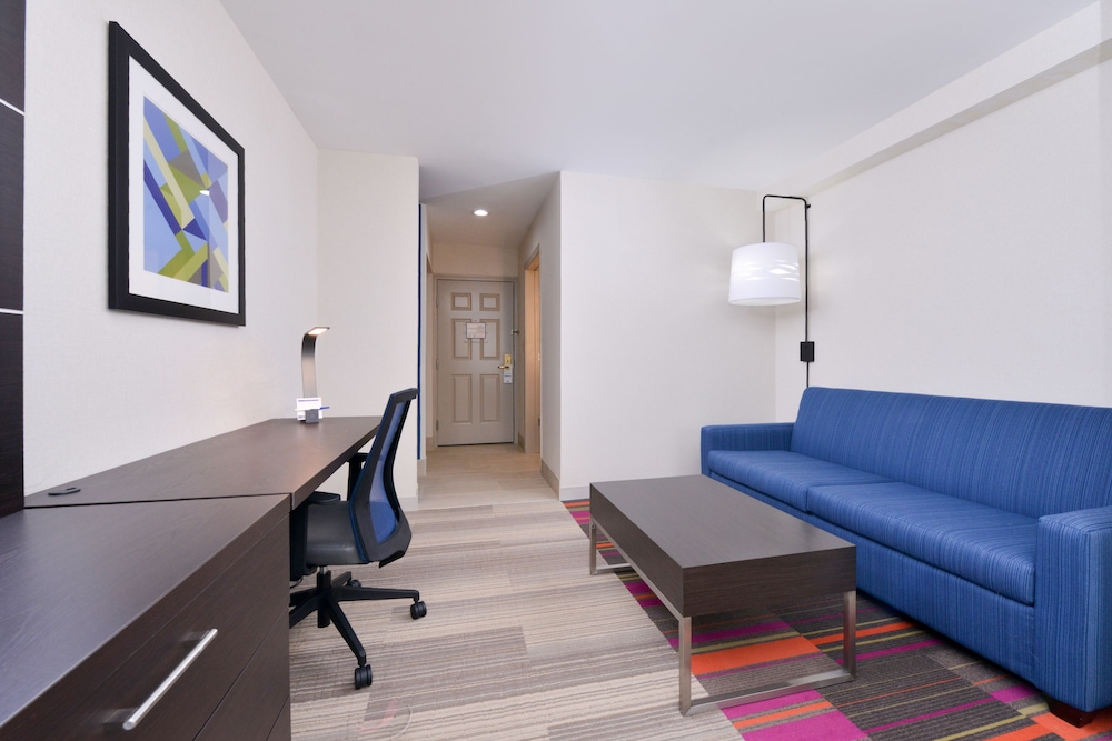 Holiday Inn Express Mystic 32/45