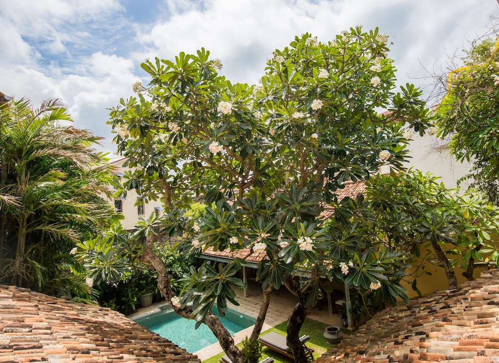 Taru Villas Rampart Street 38/50