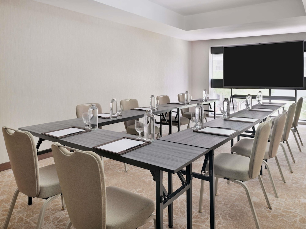 Movenpick Hotel Apartments Downtown Dubai 56/64