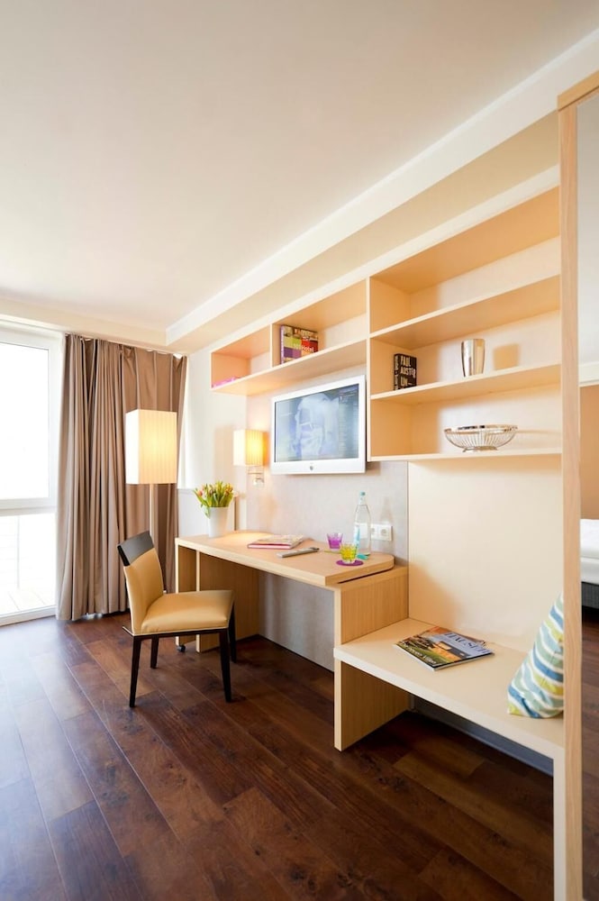 Bonnox Boardinghouse & Hotel 54/61