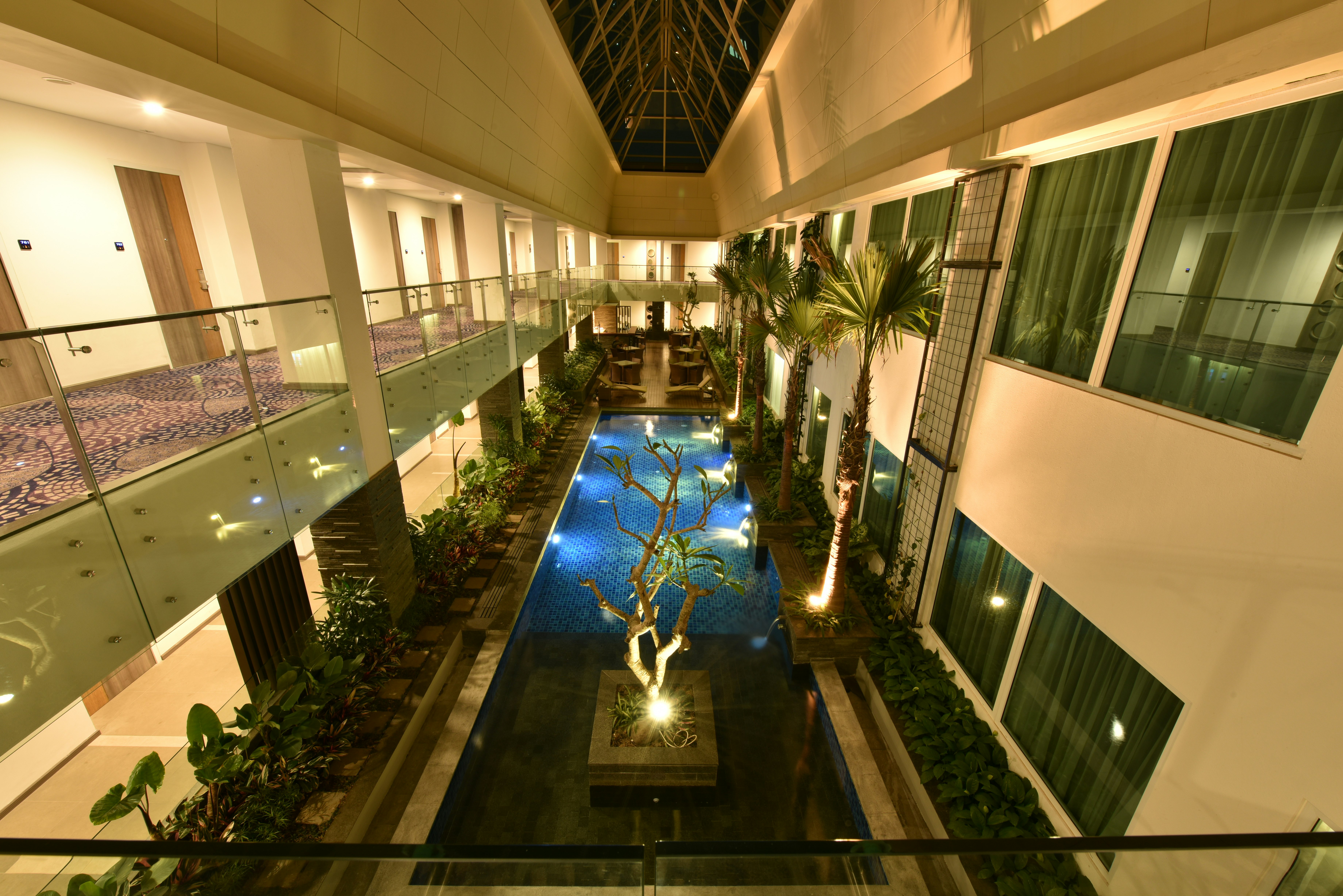 Holiday Inn Pasteur 38/50