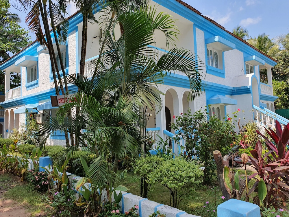 Paradise Village Resort 8/66