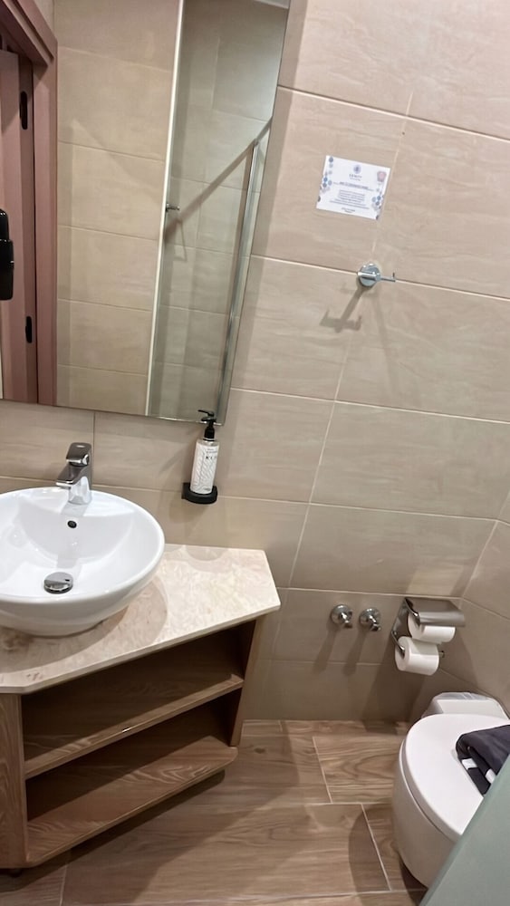 Infinity City Boutique Hotel 48/50