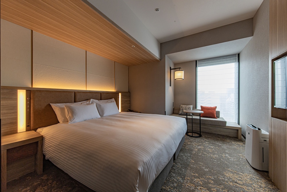 Moderate, King Bed