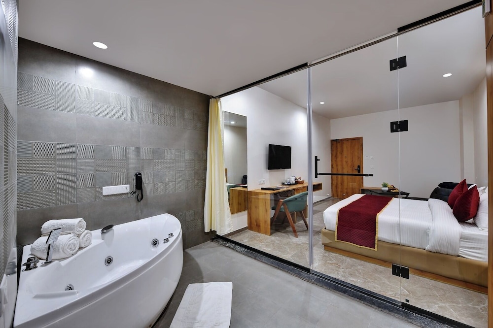 Comfort Inn Sapphire, Chandkheda 25/25