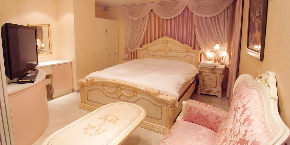 V Hotel - Adults Only 25/50