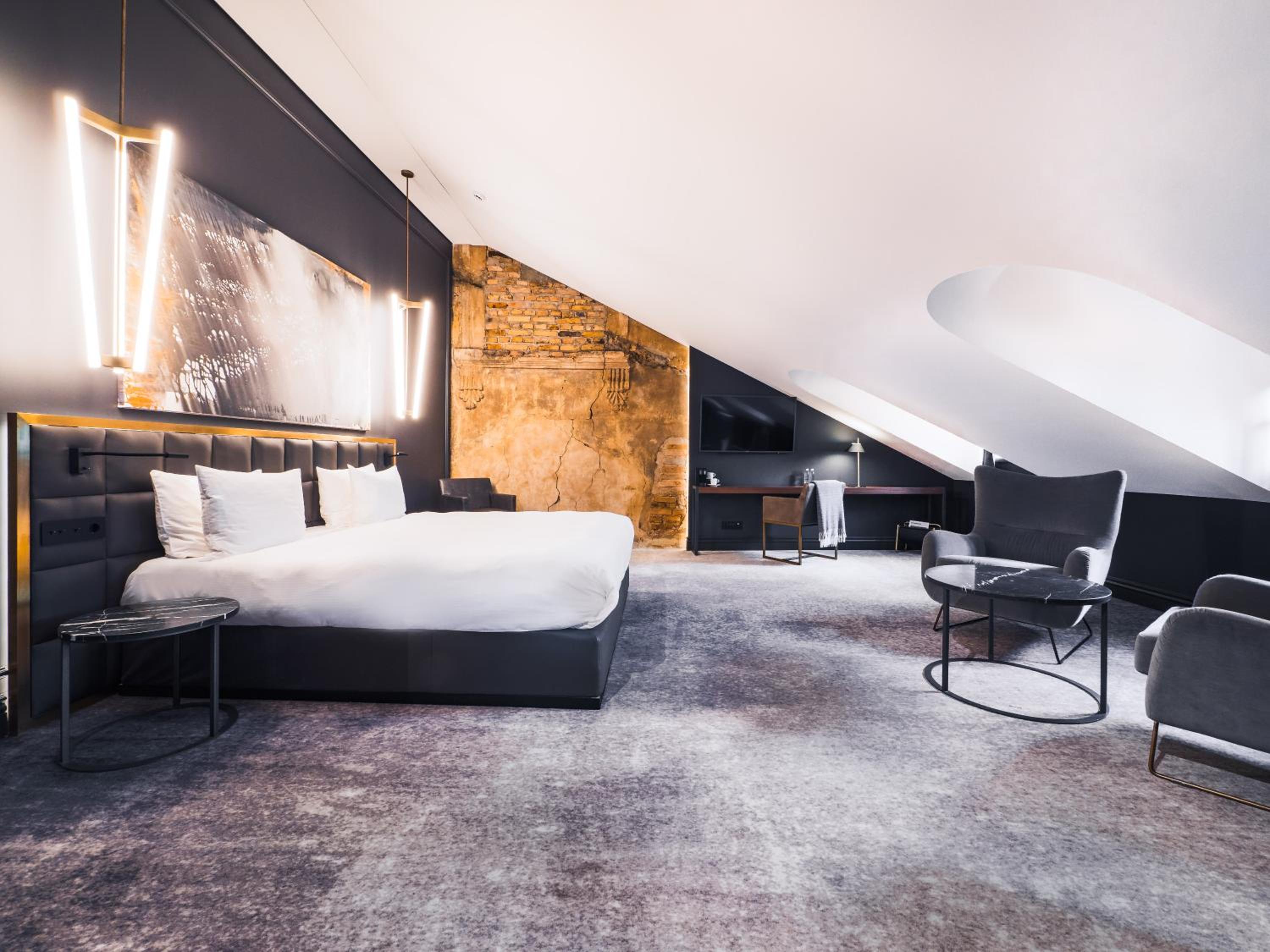 Junior Suite, Attic