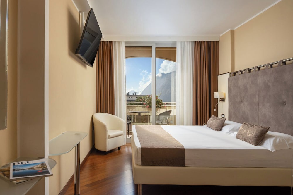 SUPERIOR, DOUBLE OR TWIN BED, PANORAMIC, MOUNTAIN VIEW, BALCONY