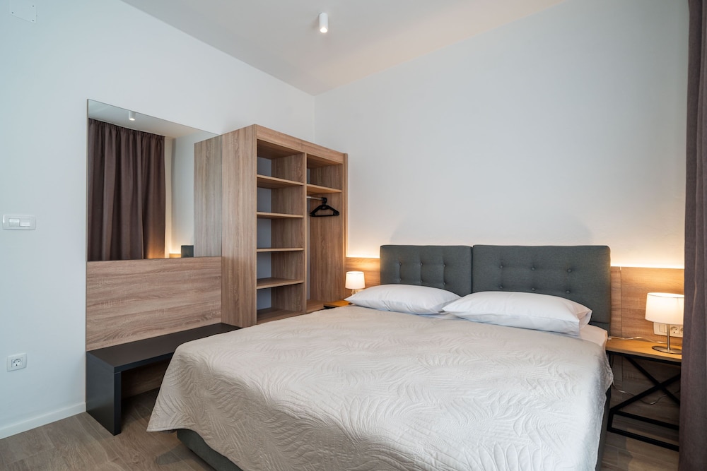 Bacan Serviced Apartments 15/64