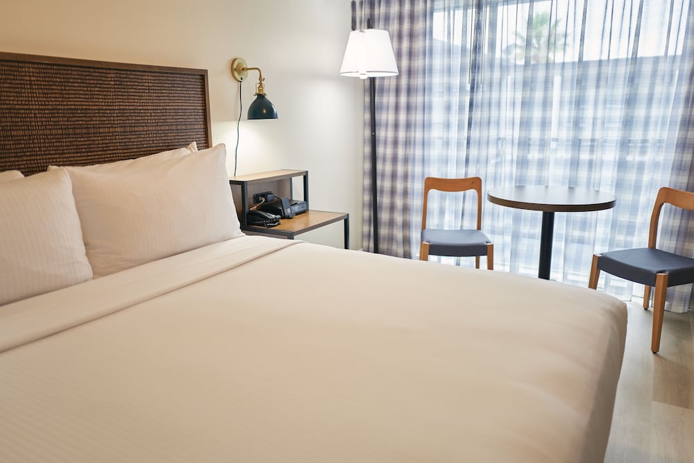 COMFORT, SUITE, MULTIPLE BEDS, POOL ACCESS, ACCESSIBLE