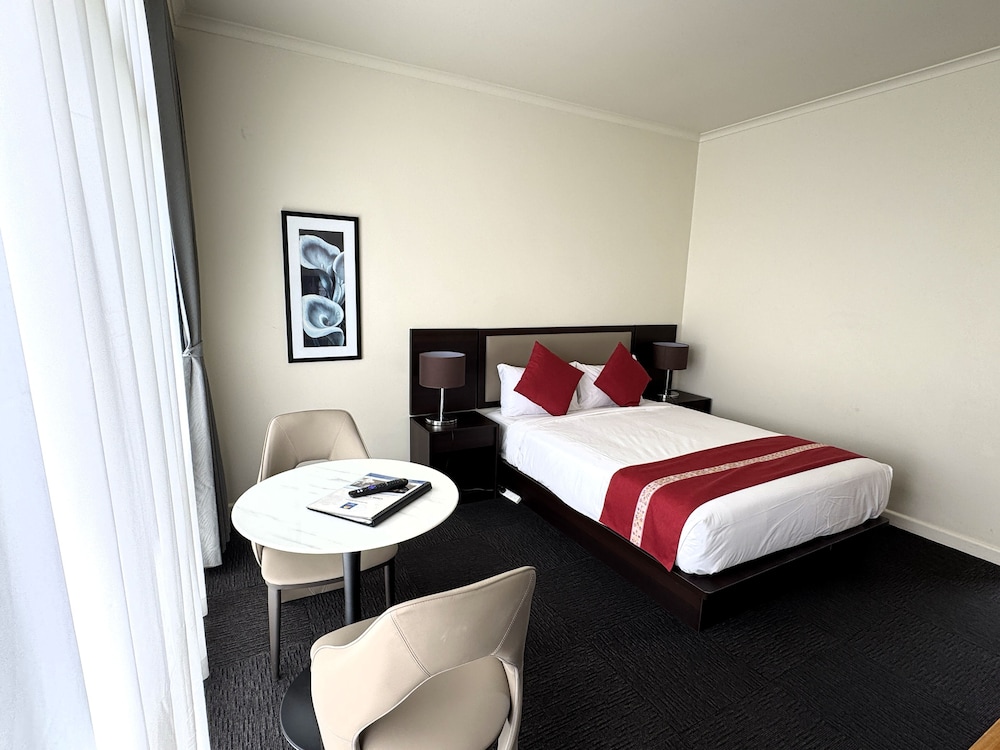 Comfort, Queen Bed
