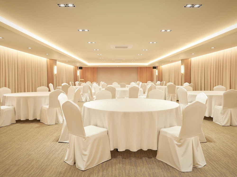 Mercure Ambassador Jeju 41/46
