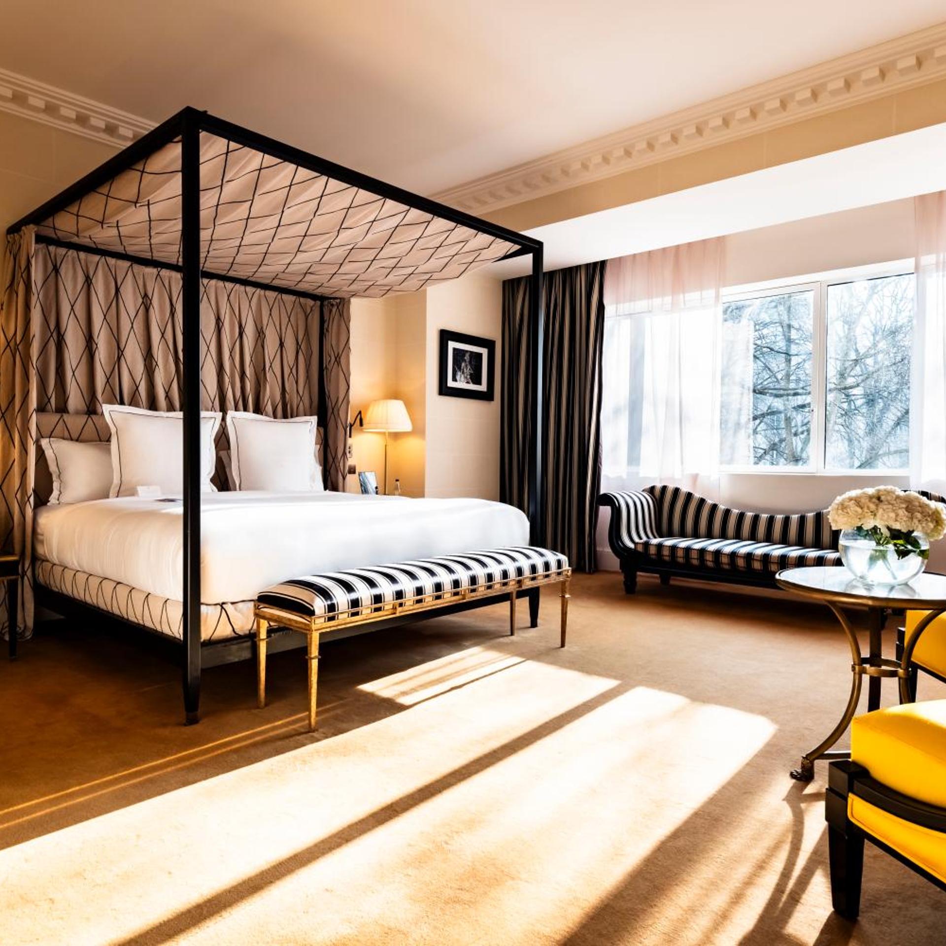 Parisian, Suite, King Bed, Garden View, Sofa