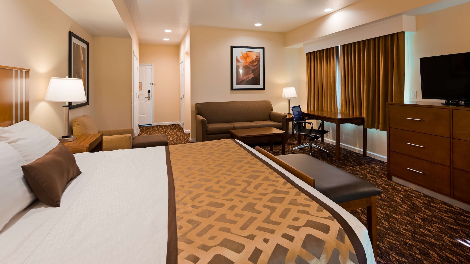 غرفة قياسية كبيرة بسرير كينج، Best Western Plus Northwoods Inn 4/9