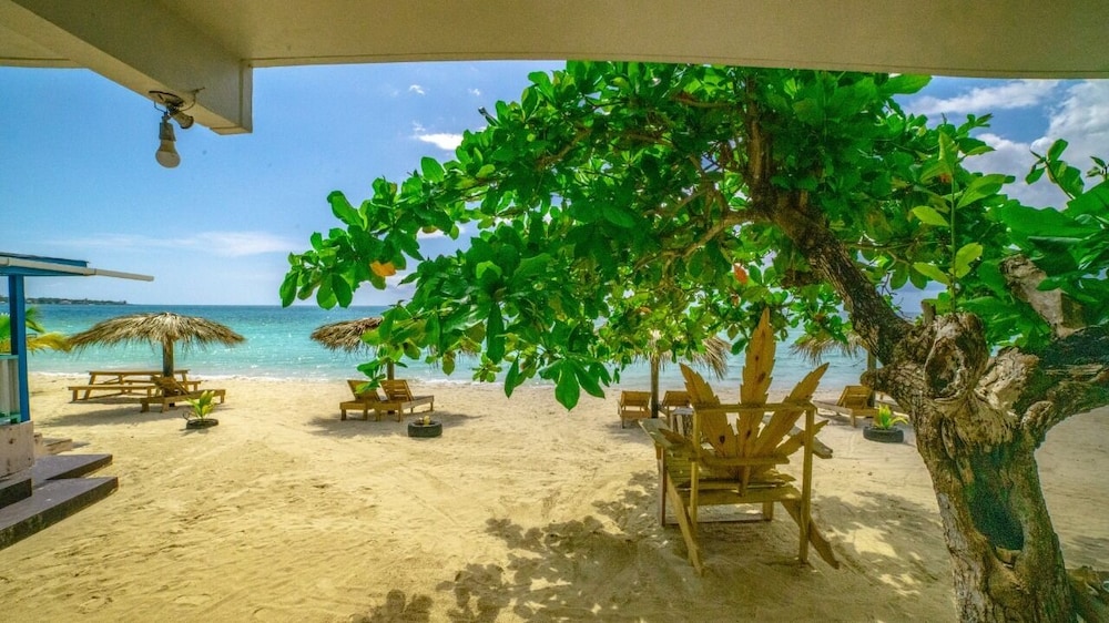 JAMAICA TAMBOO RESORT 17/23