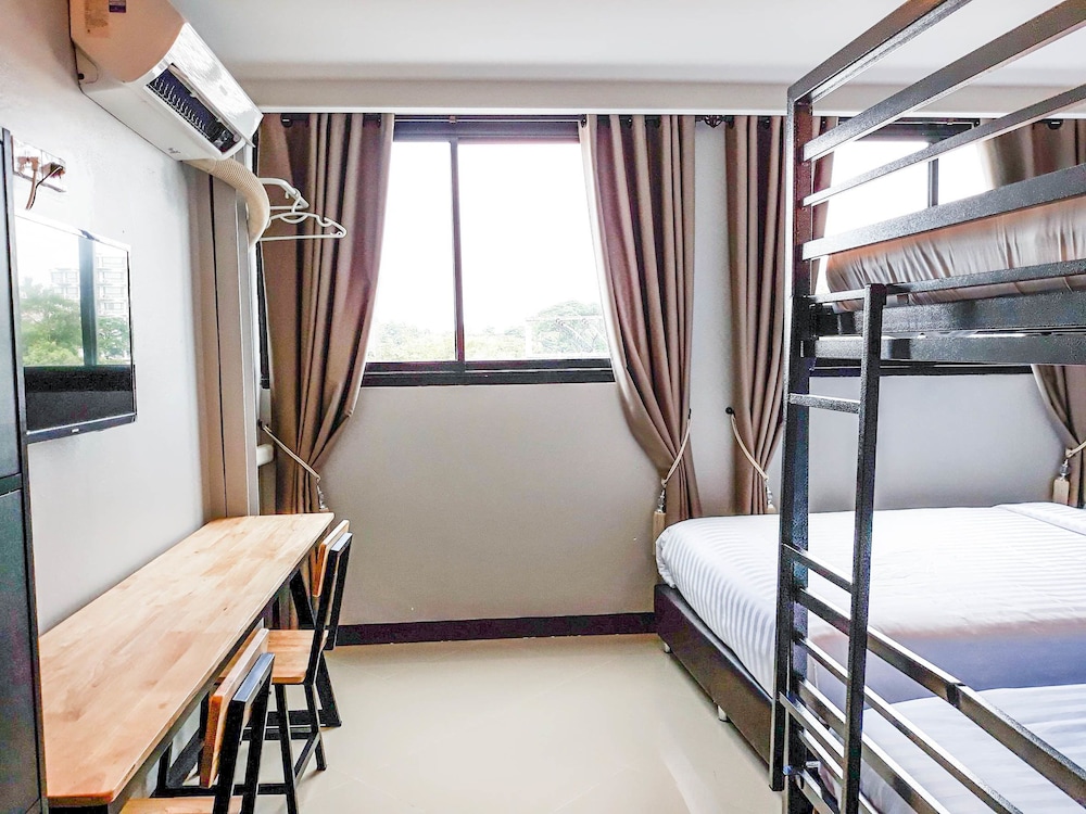 Lux Rooms Night Bazaar 13/33
