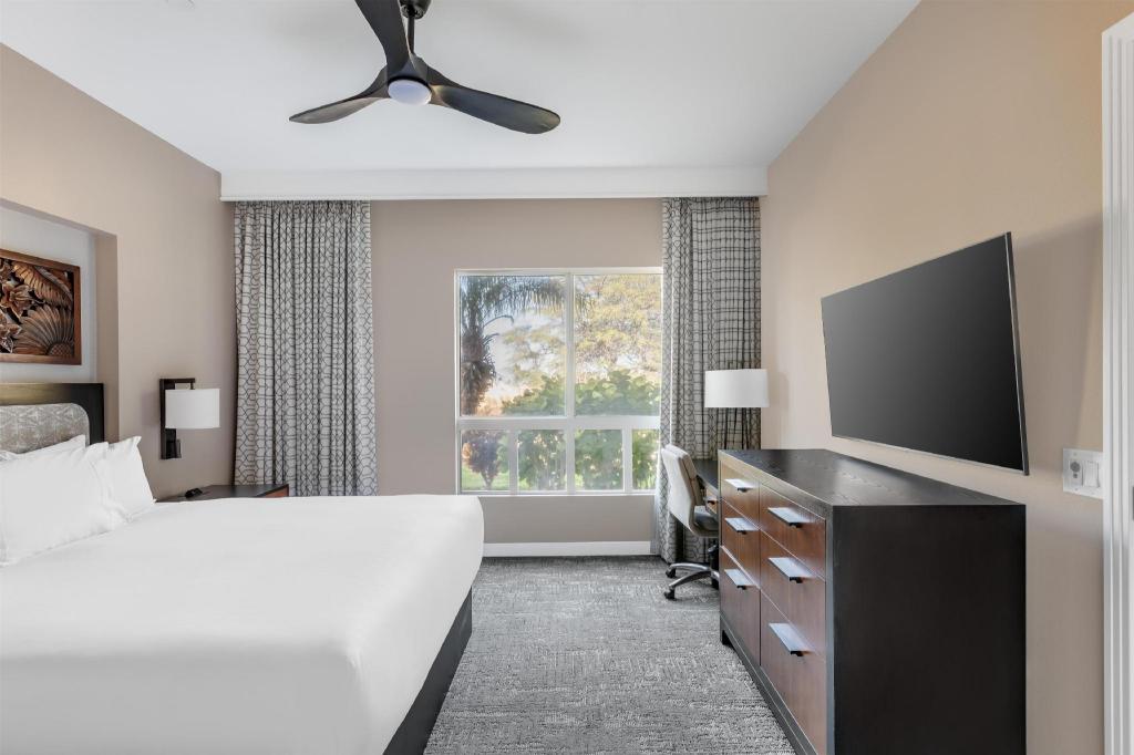 2 BEDROOMS, SUITE, 2 DOUBLE BEDS, KING BED, GOLF COURSE VIEW, ACCESSIBLE