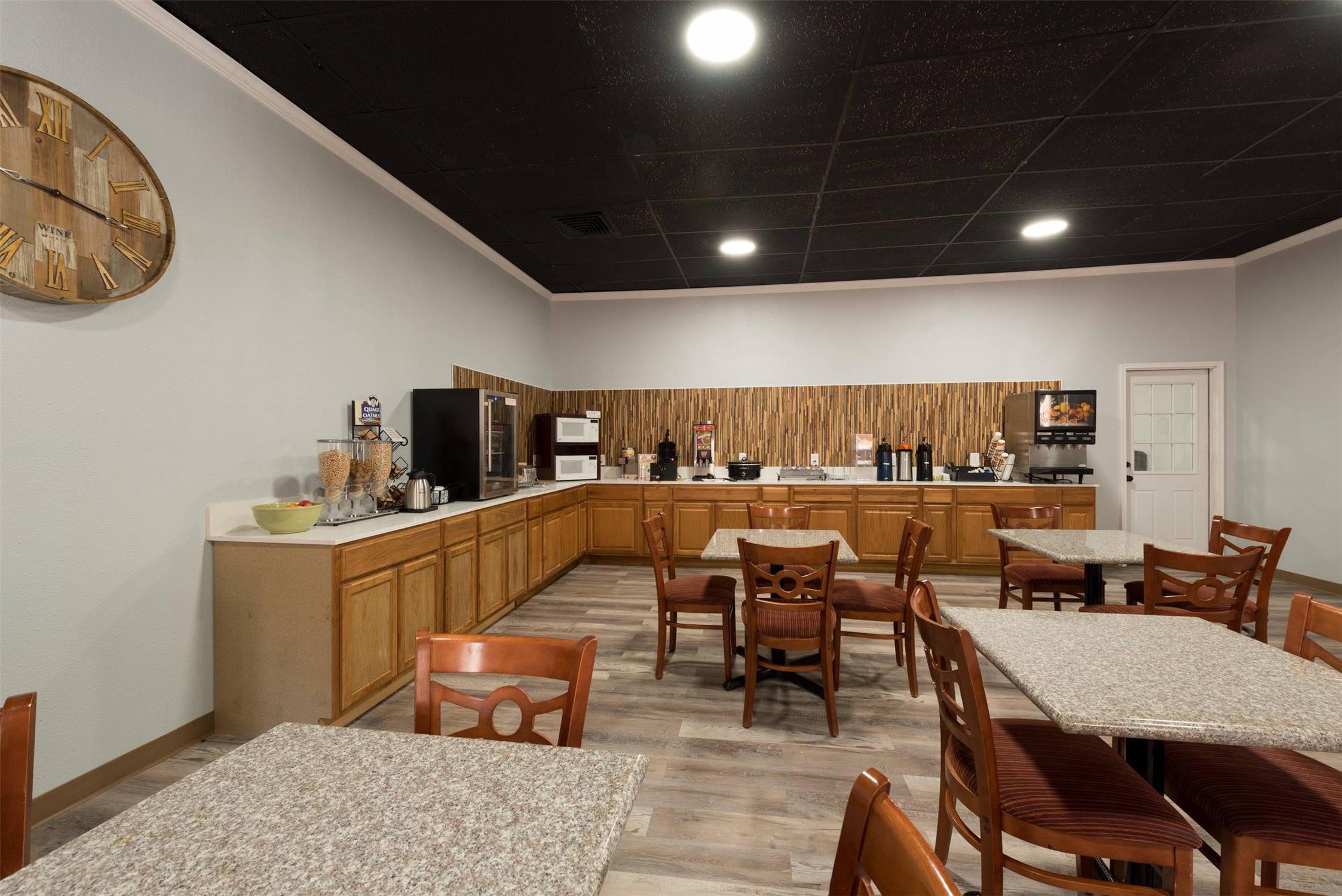 Quality Inn & Suites Manitou Springs at Pikes Peak / Garden of the Gods 32/32